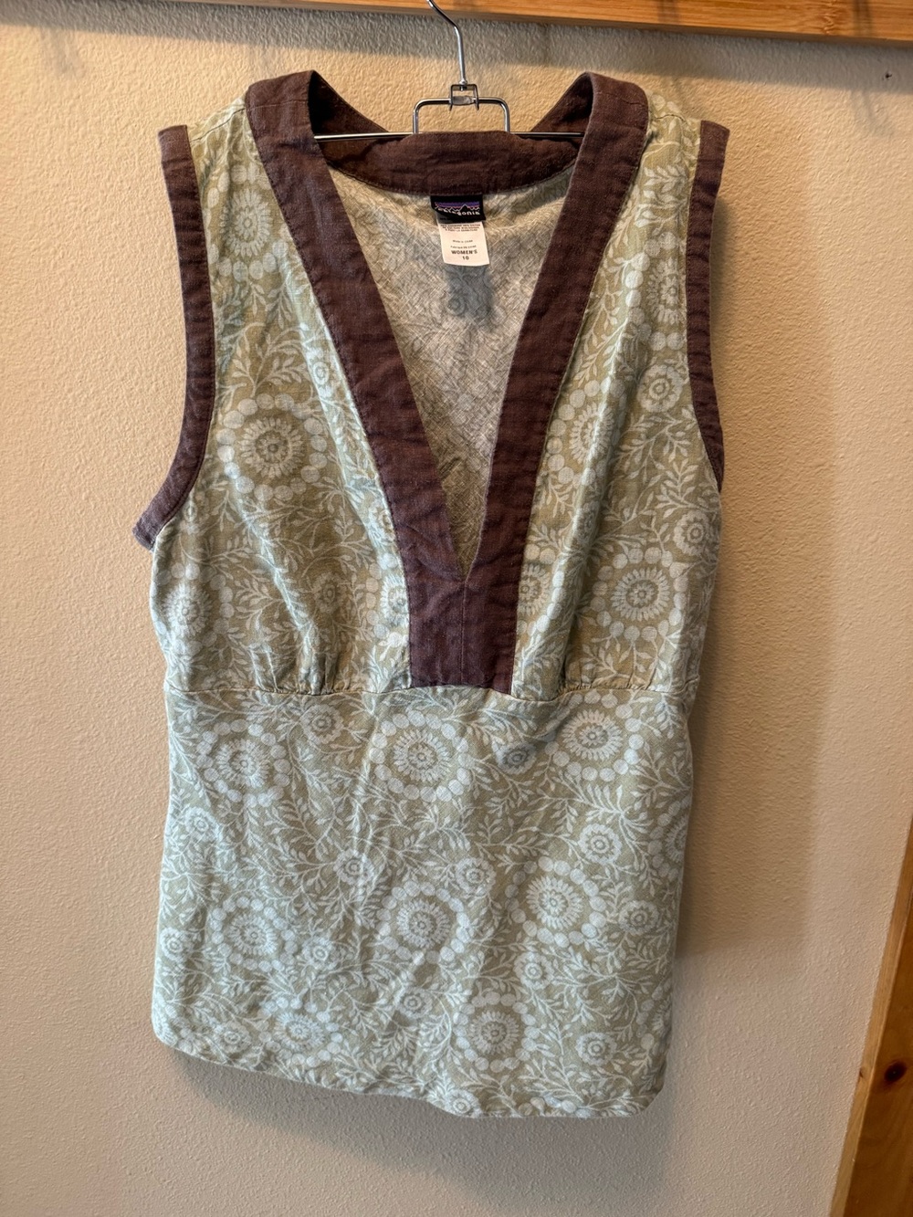 Patagonia Green Floral V-Neck Sleeveless Top with Brown Trim